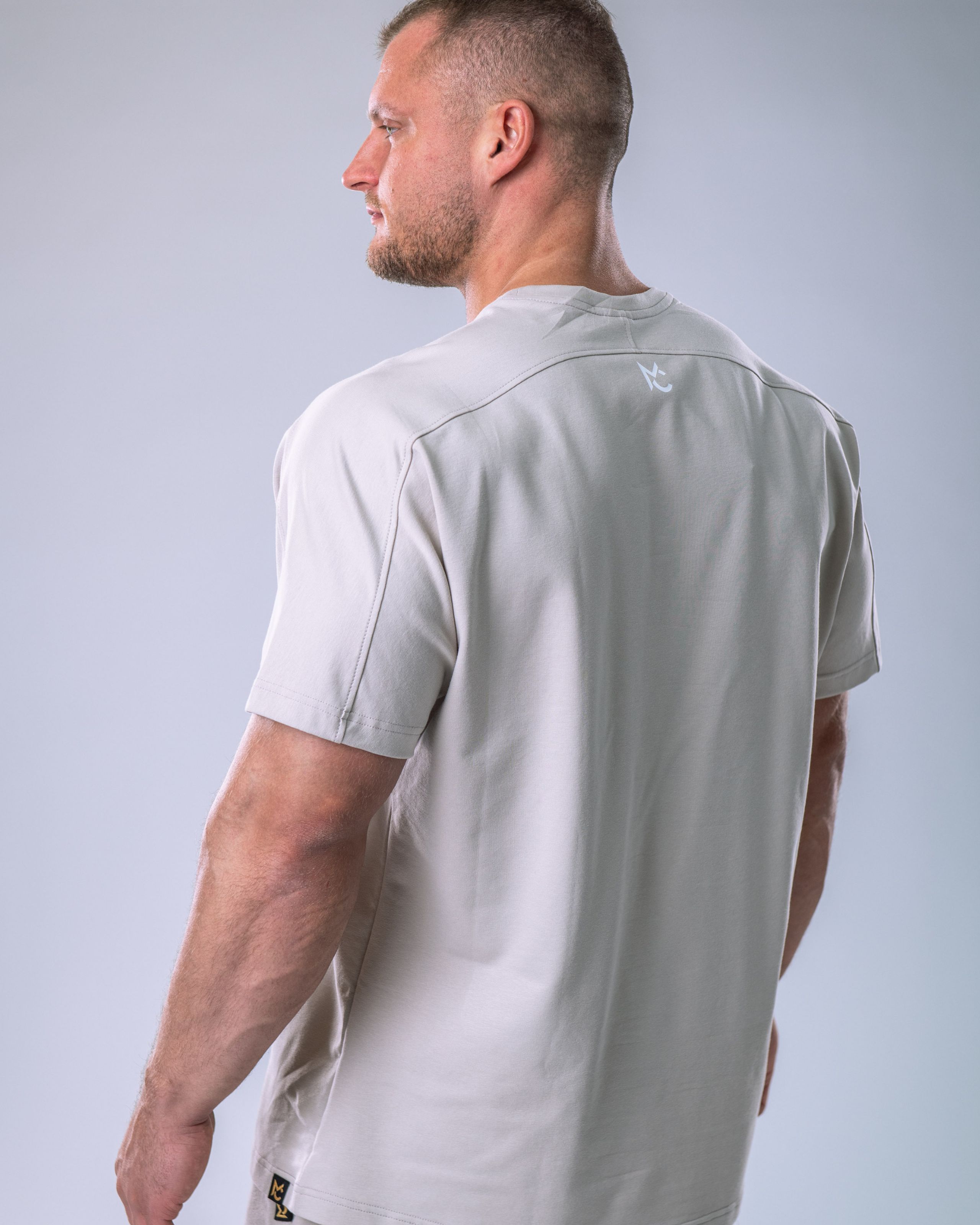 Pánské tričko oversize s malým potiskem béžové L-1