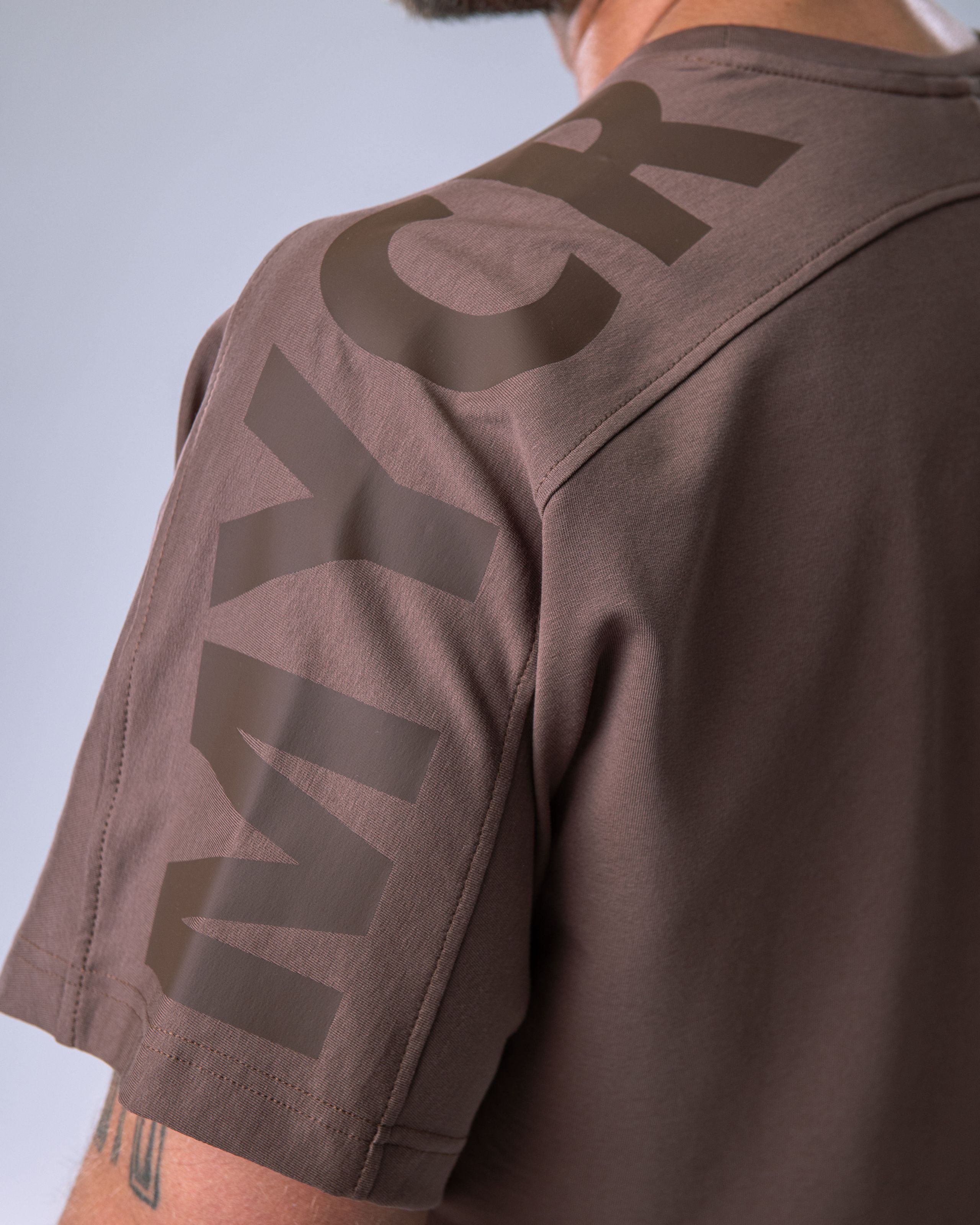 Pánské tričko oversize s velkým potiskem hnědé L-3